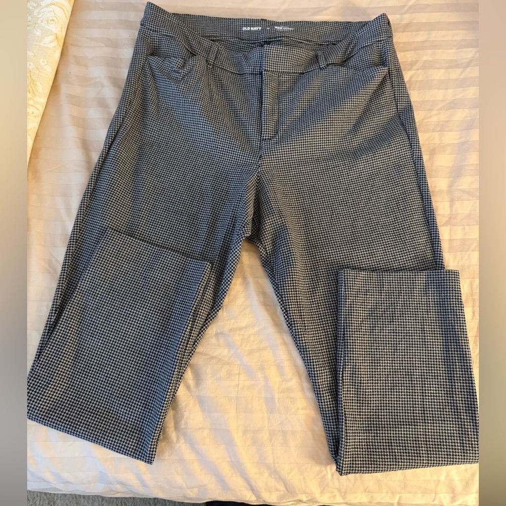 Old Navy Black & White Skinny Pants